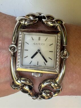 Gucci Signoria genuine diamonds equestrian Chain Link Square Dial Mother Pearl